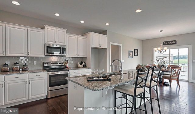 607 LILLIANA DR, Lebanon, PA 17046