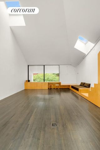 208 VANDERBILT Avenue, New York City, NY 11205