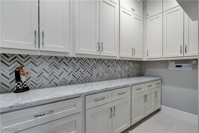 1720 Oval Circle, Las Vegas, NV 89117