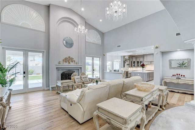 1720 Oval Circle, Las Vegas, NV 89117