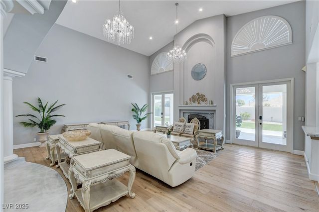 1720 Oval Circle, Las Vegas, NV 89117