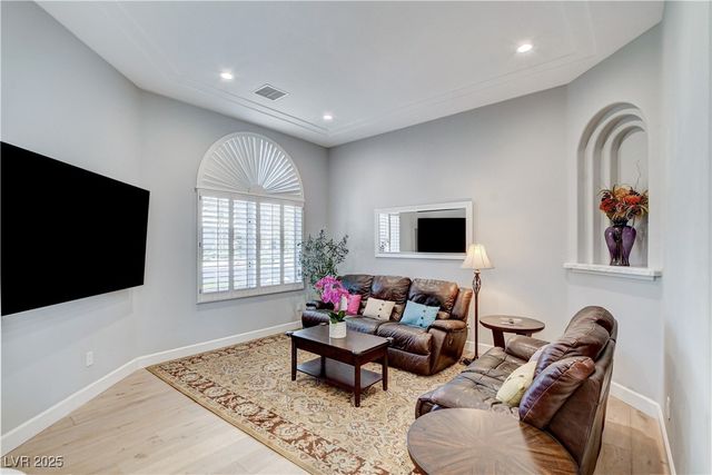 1720 Oval Circle, Las Vegas, NV 89117