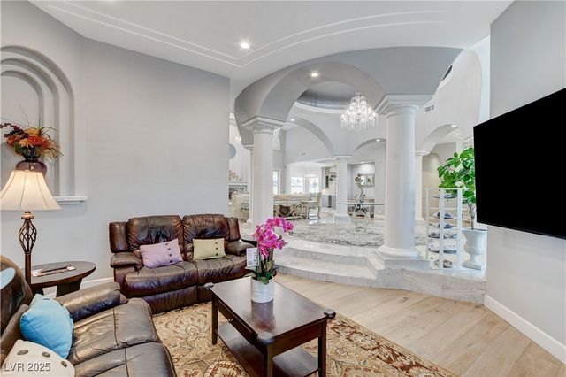 1720 Oval Circle, Las Vegas, NV 89117