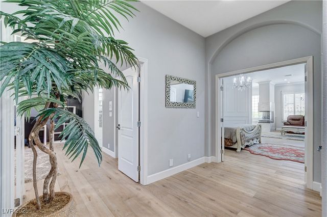 1720 Oval Circle, Las Vegas, NV 89117