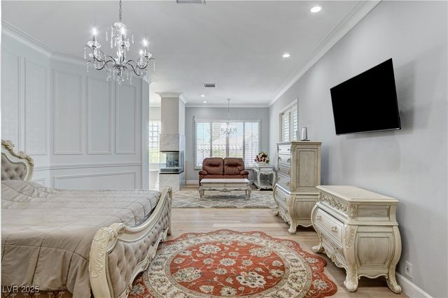 1720 Oval Circle, Las Vegas, NV 89117