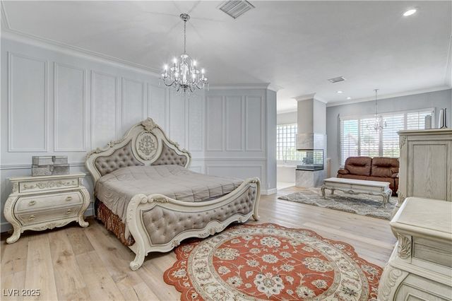 1720 Oval Circle, Las Vegas, NV 89117