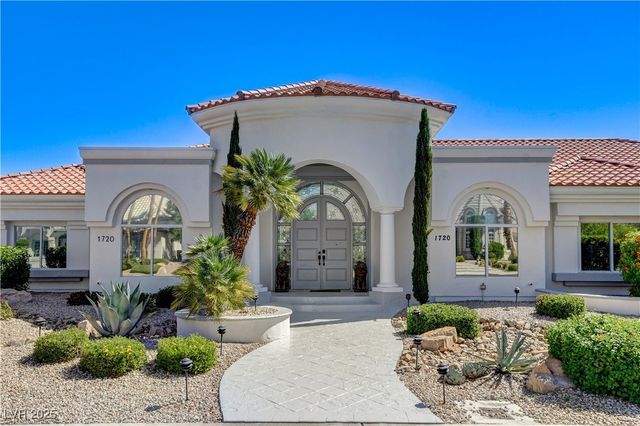 1720 Oval Circle, Las Vegas, NV 89117