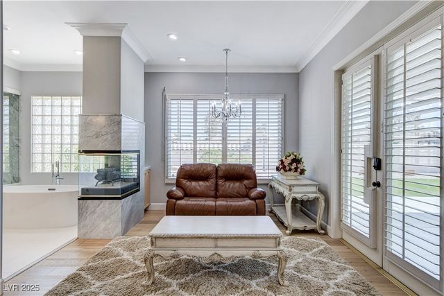 1720 Oval Circle, Las Vegas, NV 89117