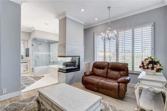 1720 Oval Circle, Las Vegas, NV 89117