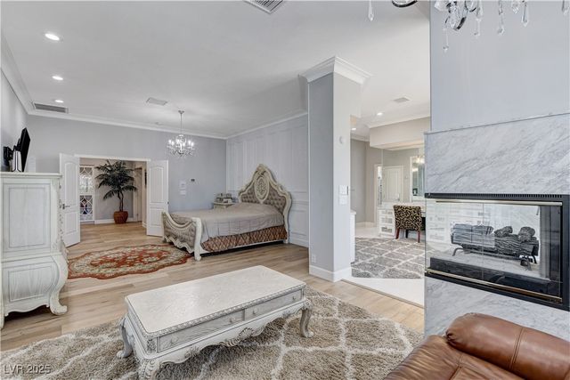 1720 Oval Circle, Las Vegas, NV 89117