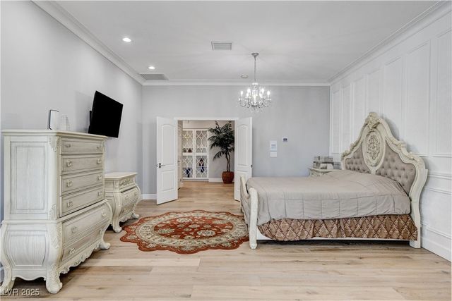 1720 Oval Circle, Las Vegas, NV 89117