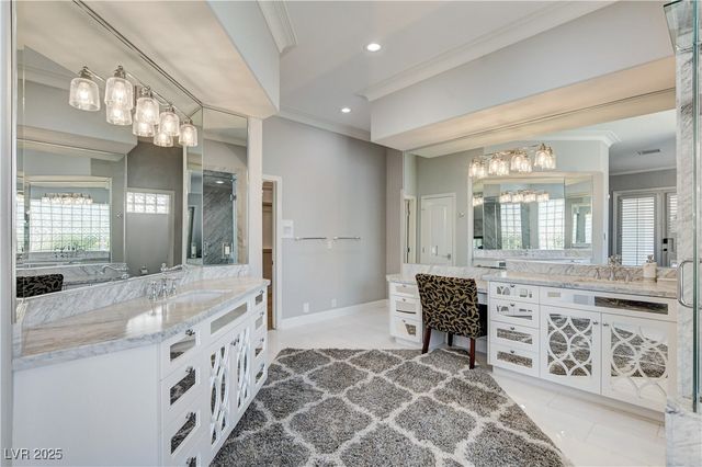 1720 Oval Circle, Las Vegas, NV 89117