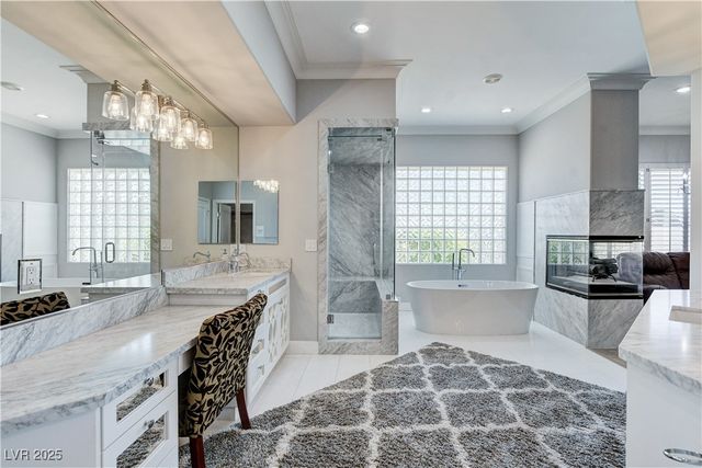 1720 Oval Circle, Las Vegas, NV 89117