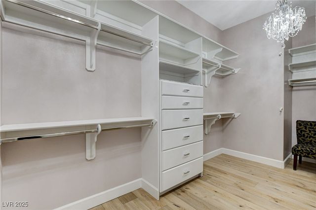 1720 Oval Circle, Las Vegas, NV 89117