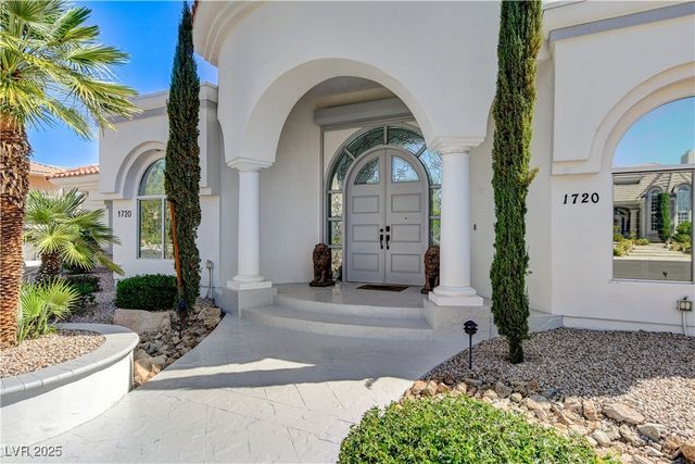 1720 Oval Circle, Las Vegas, NV 89117