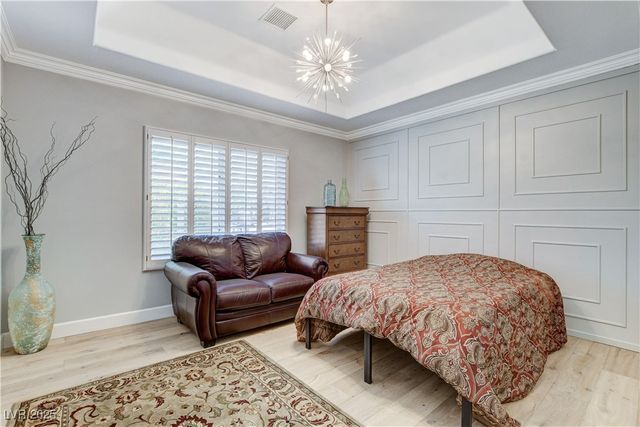 1720 Oval Circle, Las Vegas, NV 89117