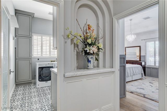 1720 Oval Circle, Las Vegas, NV 89117