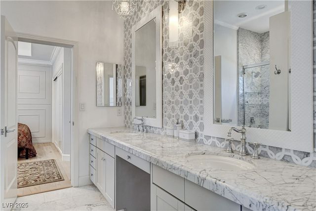 1720 Oval Circle, Las Vegas, NV 89117