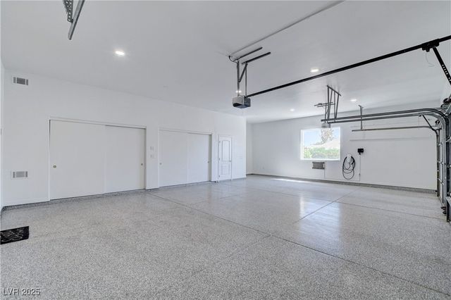 1720 Oval Circle, Las Vegas, NV 89117