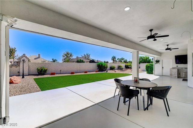 1720 Oval Circle, Las Vegas, NV 89117