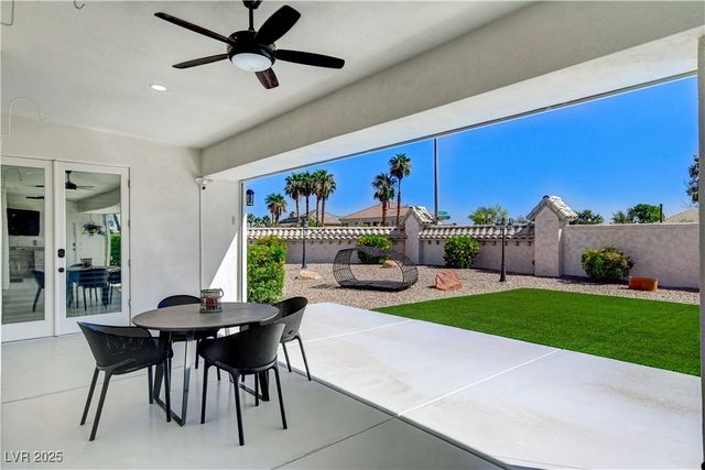 1720 Oval Circle, Las Vegas, NV 89117