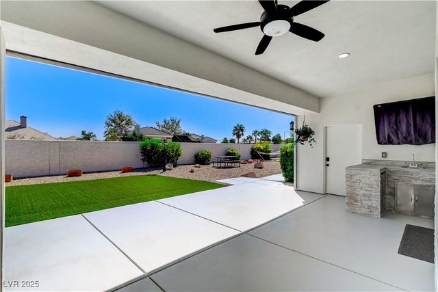 1720 Oval Circle, Las Vegas, NV 89117