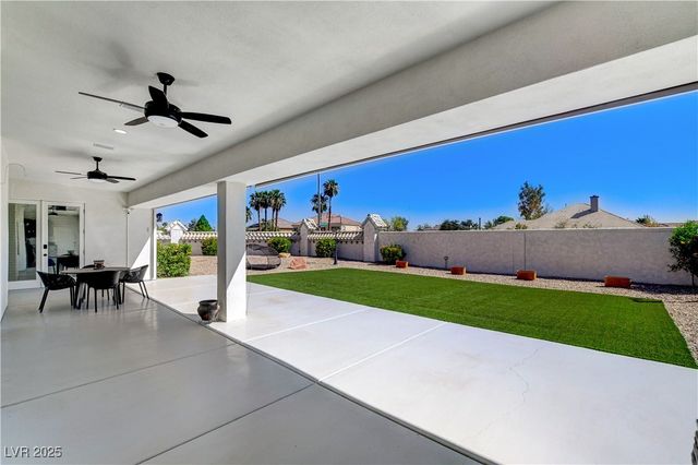 1720 Oval Circle, Las Vegas, NV 89117