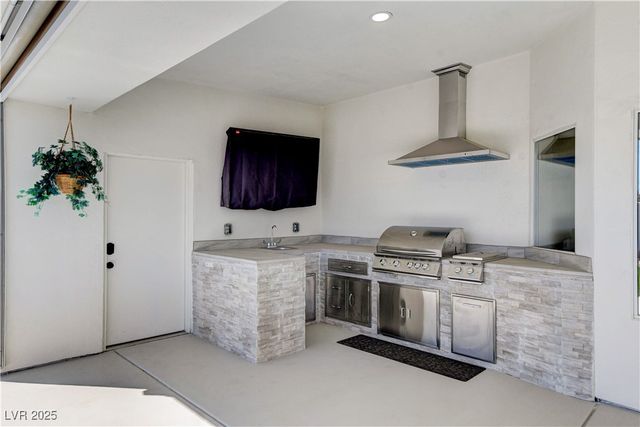 1720 Oval Circle, Las Vegas, NV 89117