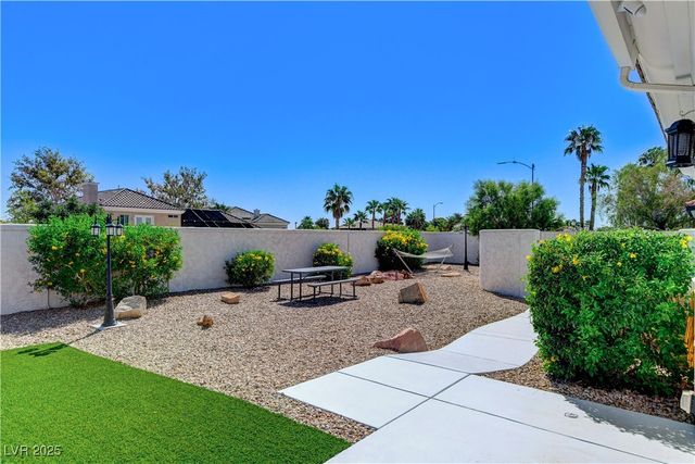 1720 Oval Circle, Las Vegas, NV 89117