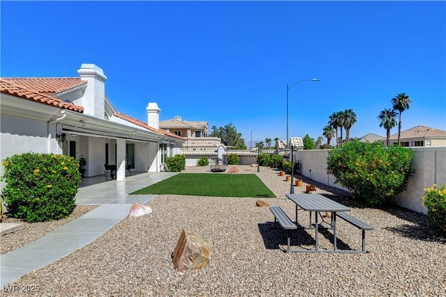 1720 Oval Circle, Las Vegas, NV 89117