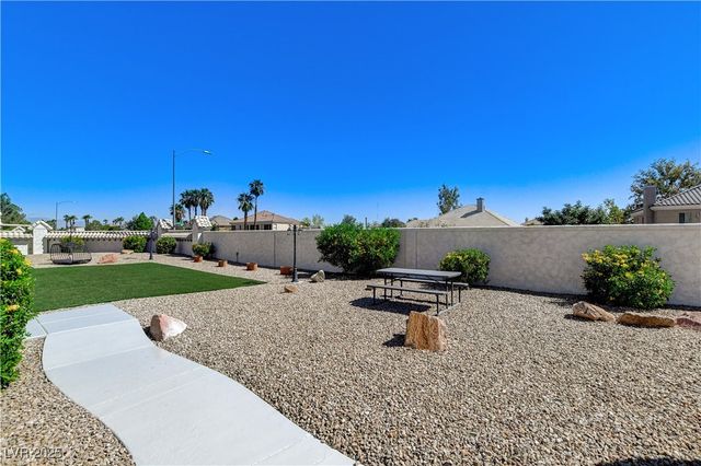 1720 Oval Circle, Las Vegas, NV 89117