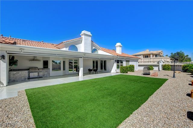 1720 Oval Circle, Las Vegas, NV 89117