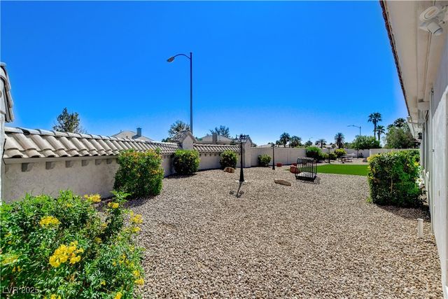 1720 Oval Circle, Las Vegas, NV 89117