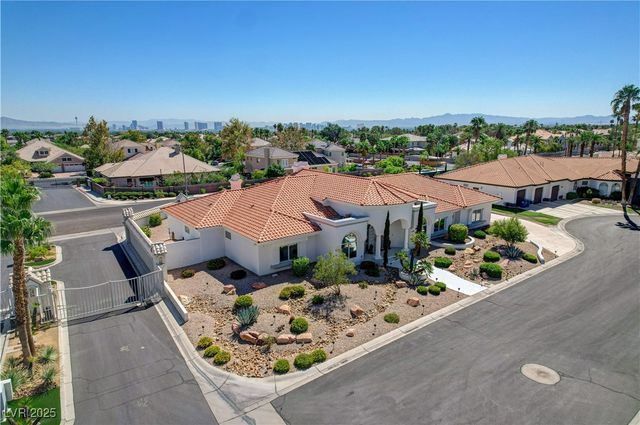 1720 Oval Circle, Las Vegas, NV 89117