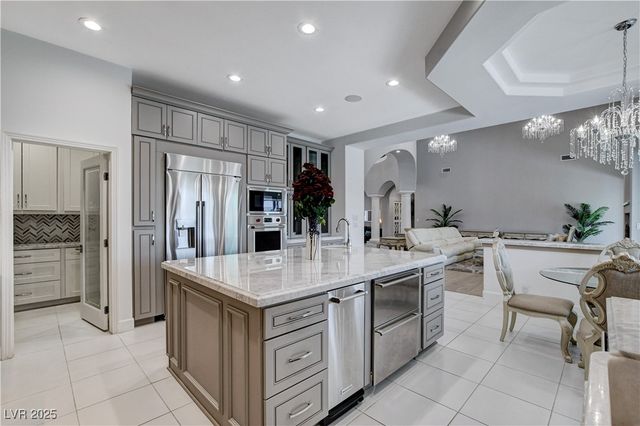 1720 Oval Circle, Las Vegas, NV 89117