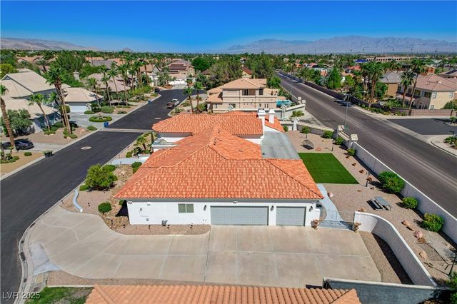 1720 Oval Circle, Las Vegas, NV 89117