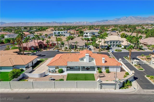 1720 Oval Circle, Las Vegas, NV 89117