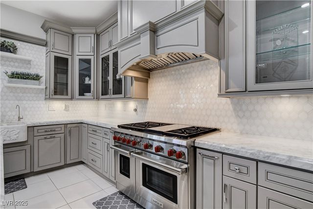 1720 Oval Circle, Las Vegas, NV 89117