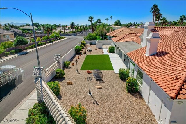 1720 Oval Circle, Las Vegas, NV 89117