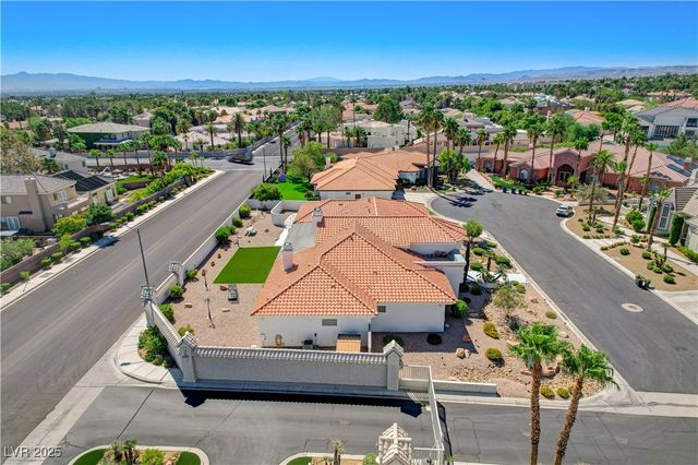 1720 Oval Circle, Las Vegas, NV 89117