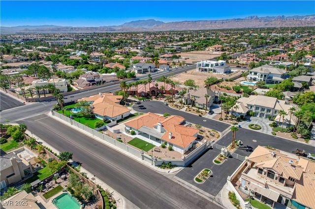 1720 Oval Circle, Las Vegas, NV 89117