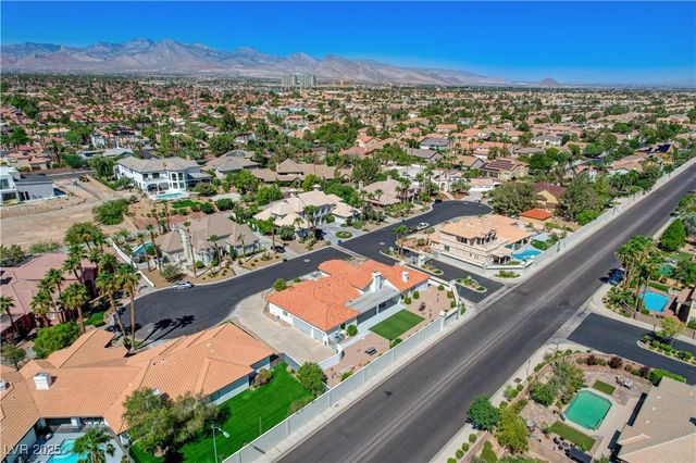 1720 Oval Circle, Las Vegas, NV 89117