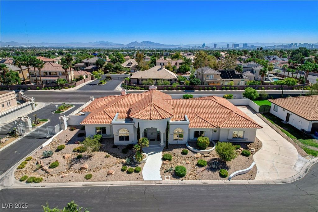 1720 Oval Circle, Las Vegas, NV 89117