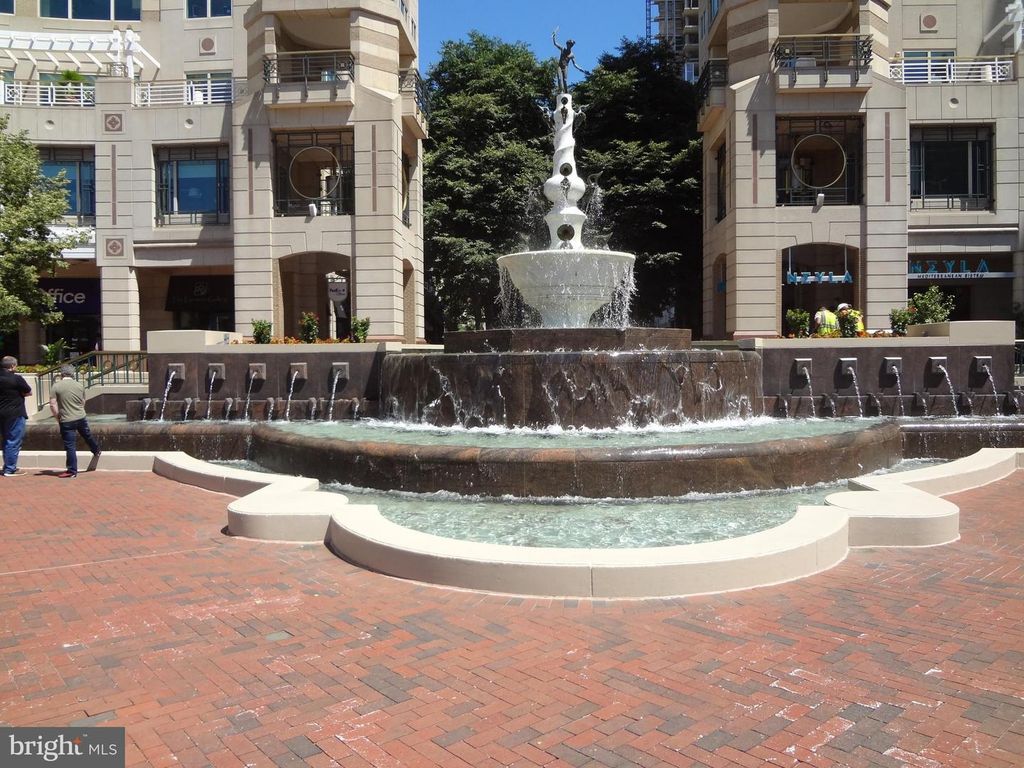 1505 N POINT DR #203, Reston, VA 20194