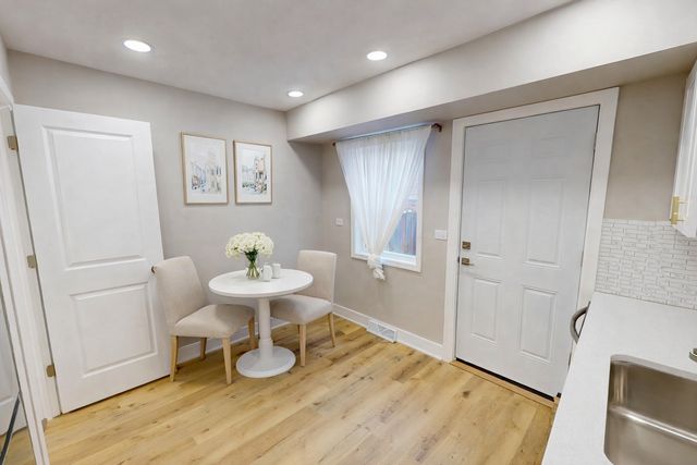 1321 Pitner Avenue A, Evanston, IL 60201