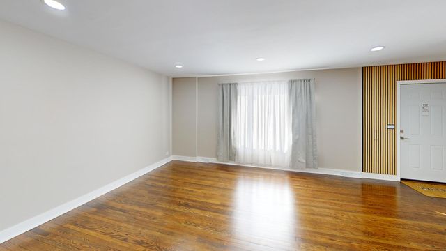 1321 Pitner Avenue A, Evanston, IL 60201