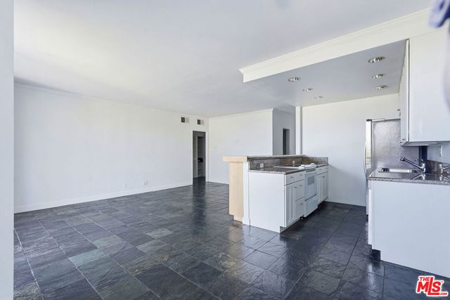 1131 Alta Loma Road 326, West Hollywood, CA 90069