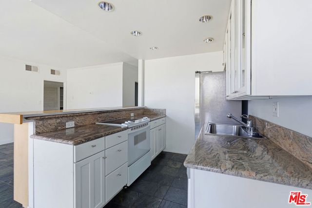 1131 Alta Loma Road 326, West Hollywood, CA 90069