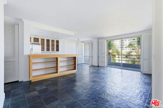 1131 Alta Loma Road 326, West Hollywood, CA 90069