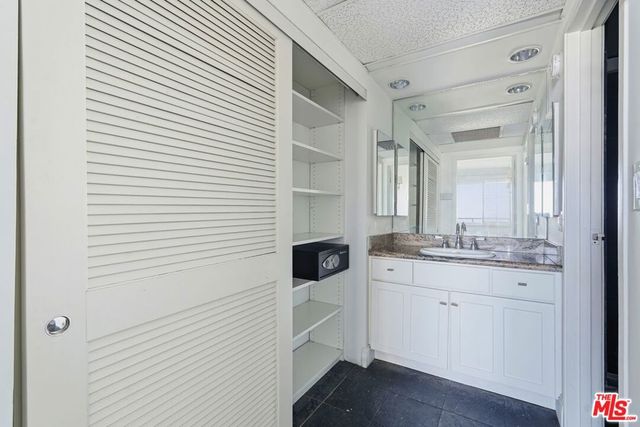 1131 Alta Loma Road 326, West Hollywood, CA 90069